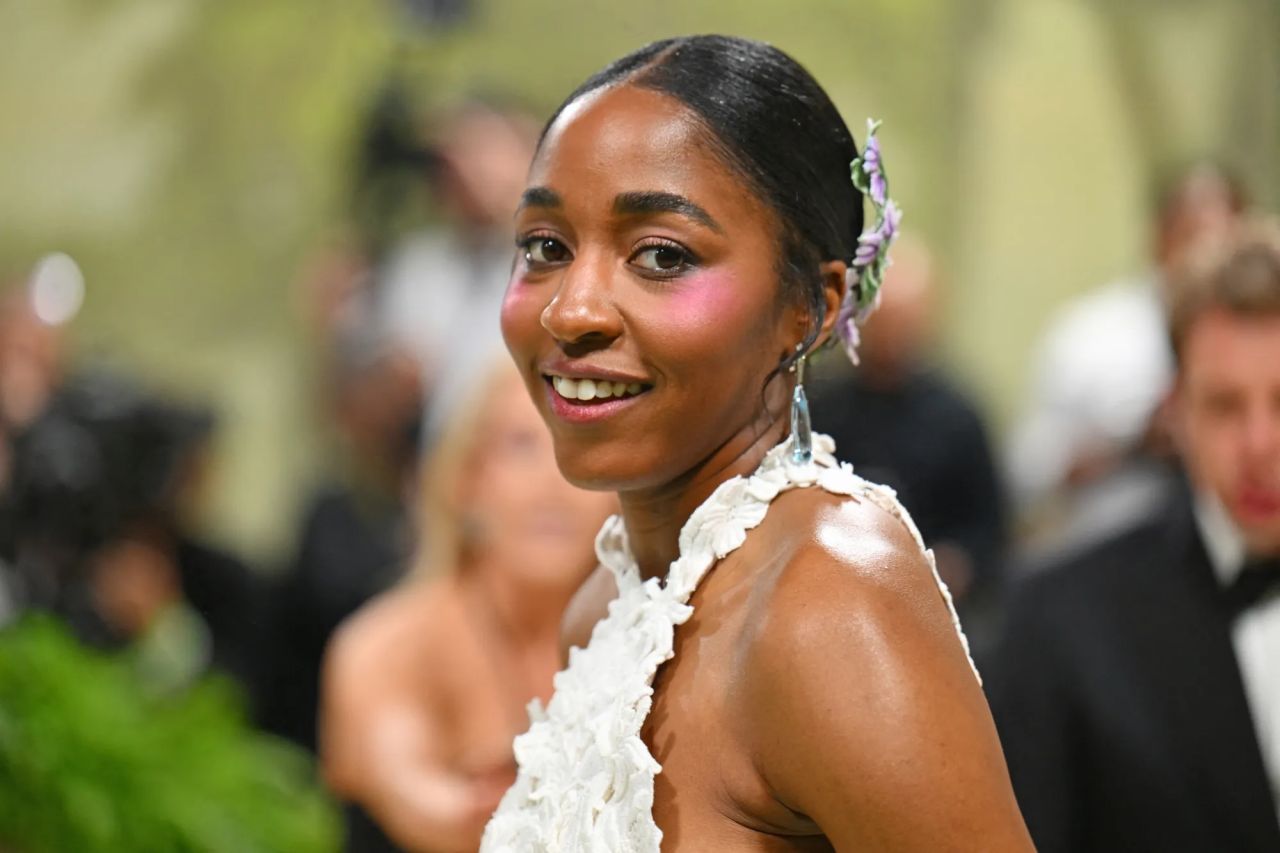 Ayo Edebiri Shines at the 2024 Met Gala with Loewe Floral Masterpiece New York08